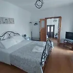 Nikita\'S Cozy House! The Old Town Experience!